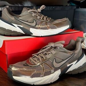 Nike V2K Women’s 10/ Men's 8.5 Metallic Brown Sneakers